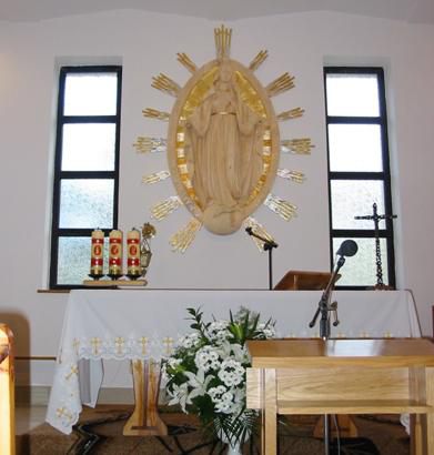 Wystrój prezbiterium kaplicy w Bojanowie.